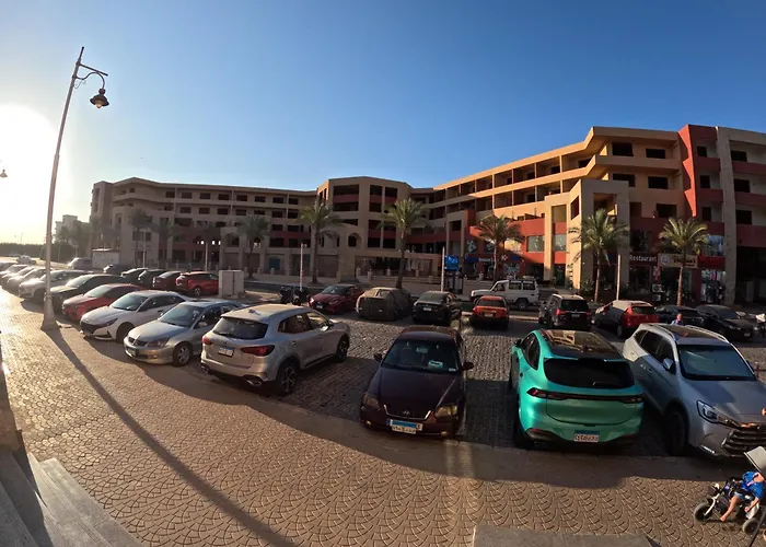 Avenue Compound *